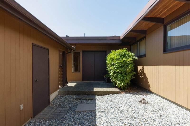 4568 Marineview Crescent