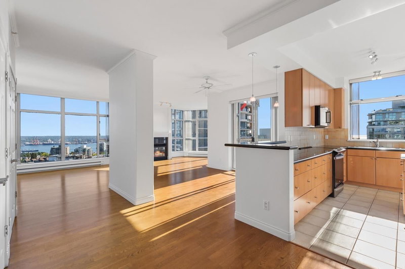1406 - 160 13th Street E