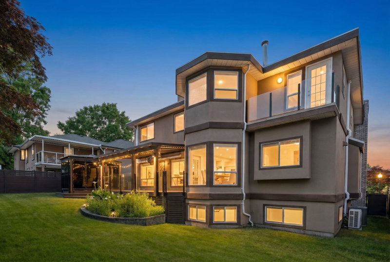 2594 Palisade Crescent