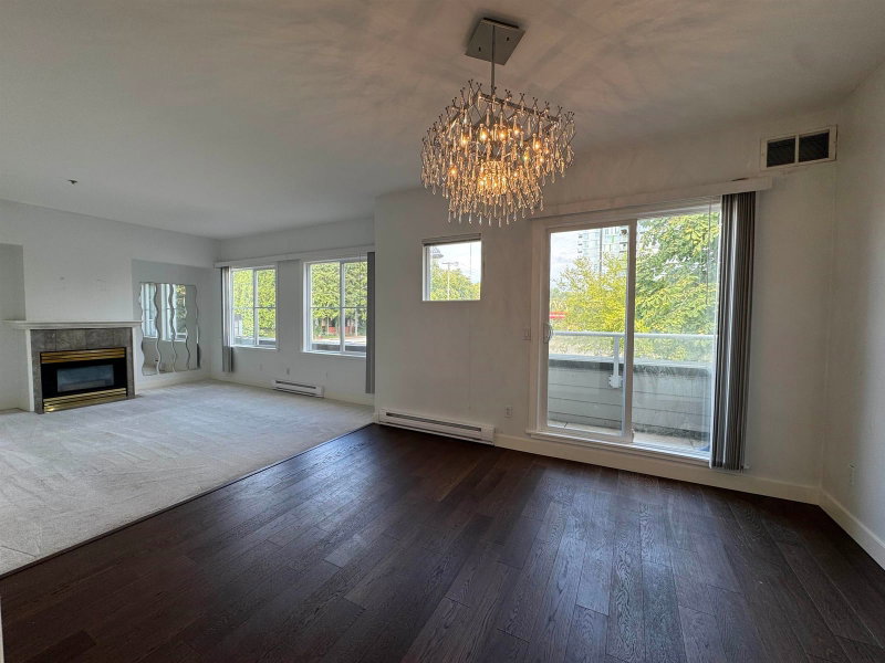 212 - 7288 No.3 Road
