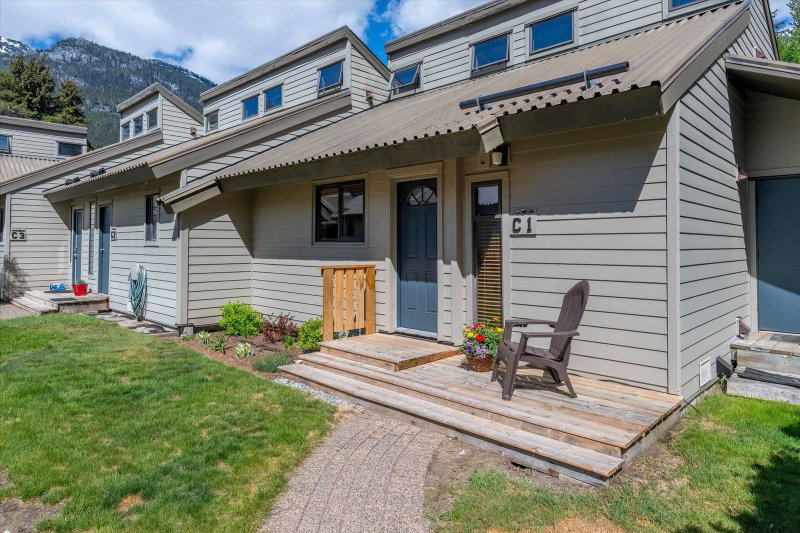 C1 - 6900 Crabapple Drive