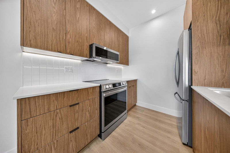 303 - 46187 Thomas Road