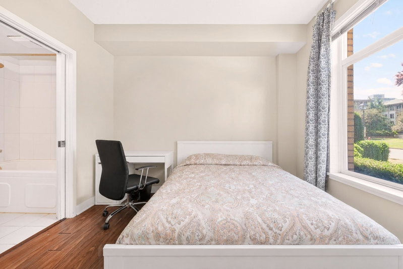 Master bedroom - 5692 Kings Road