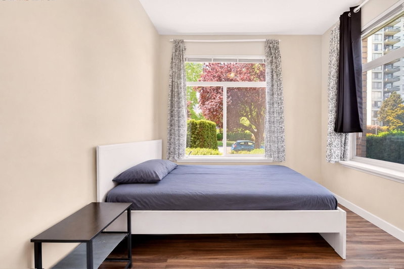 Second bedroom - 5692 Kings Road
