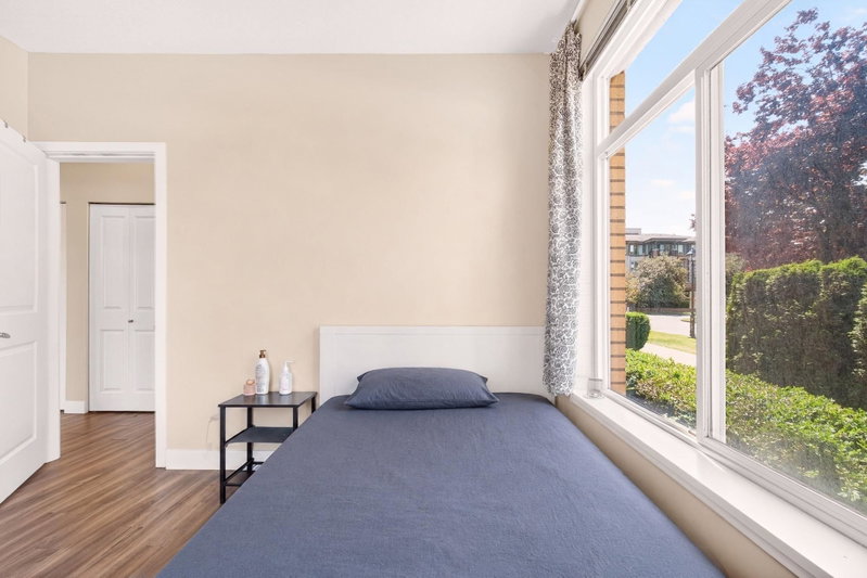 Second bedroom - 5692 Kings Road