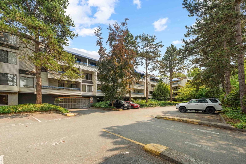302 - 5800 Cooney Road