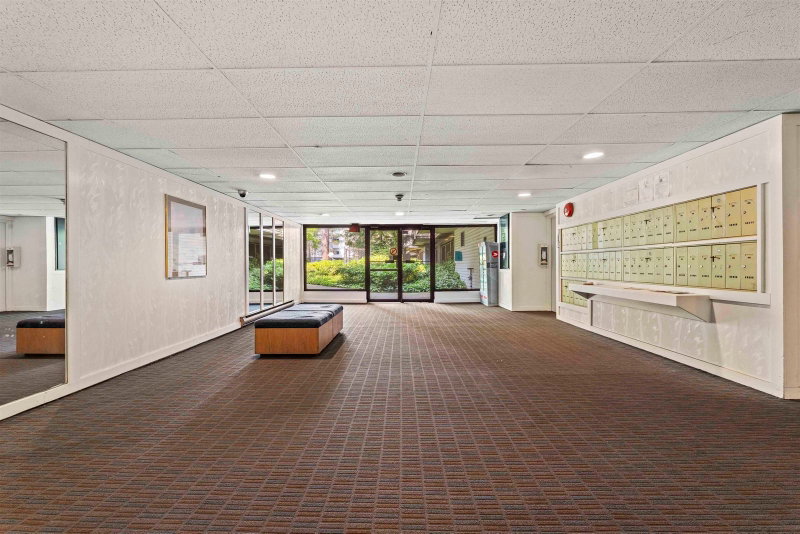 302 - 5800 Cooney Road