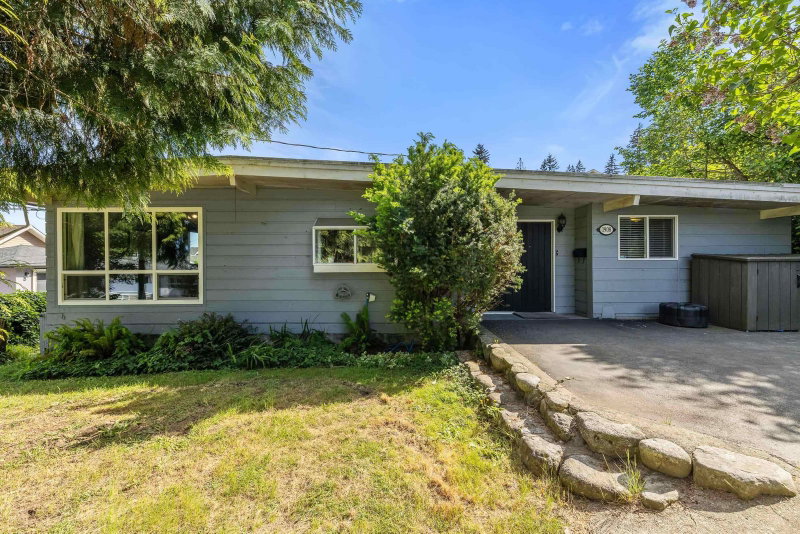 1908 Warwick Crescent