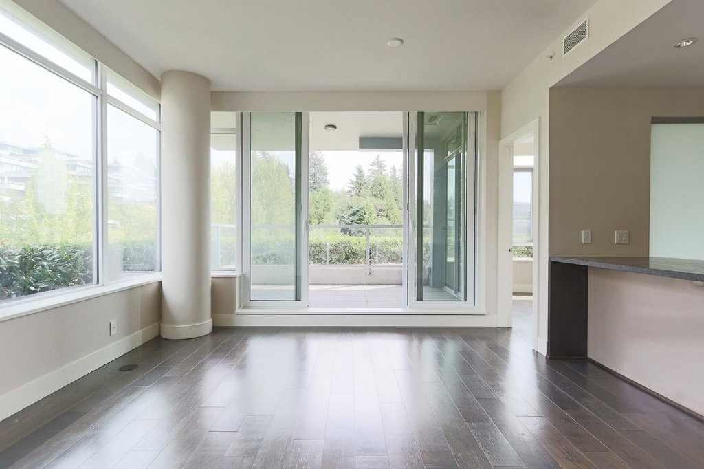 600 - 866 Arthur Erickson Place Place 4