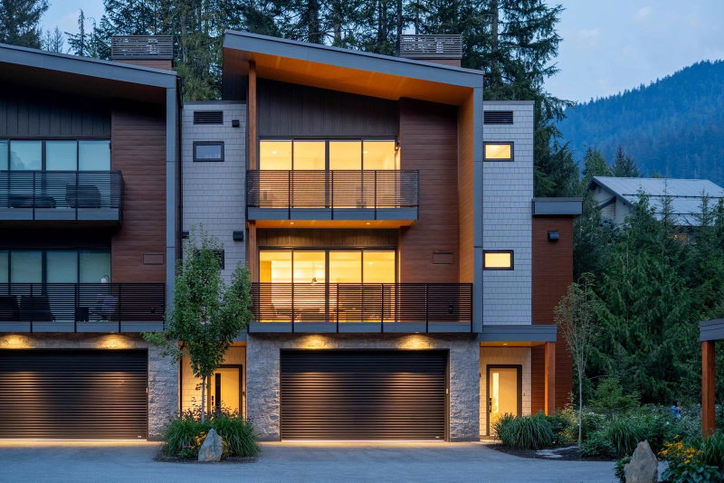 18 - 2077 Garibaldi Way