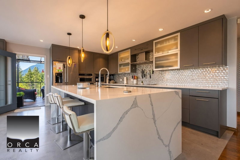 325 Kevin Grove Way