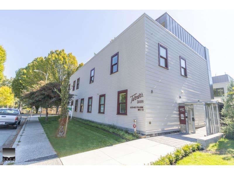 13 - 10 W 17th Avenue