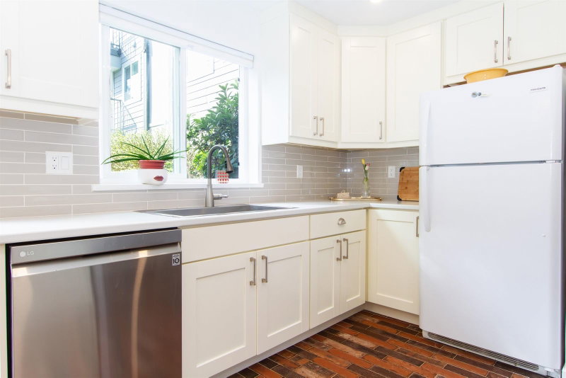 E108 - 40180 Willow Crescent