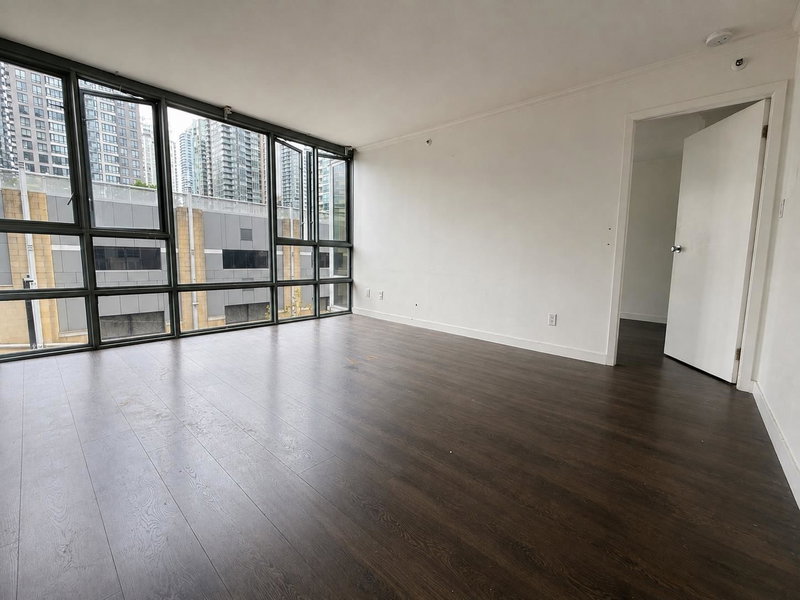 505 - 930 Cambie Street