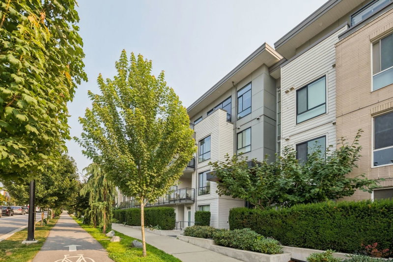 210 - 625 3rd Street E