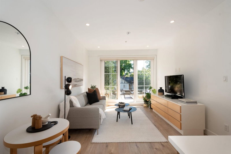 203 - 2528 Collingwood Street