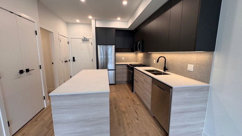 3xx - 9xxx University Crescent