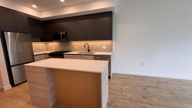 3xx - 9xxx University Crescent