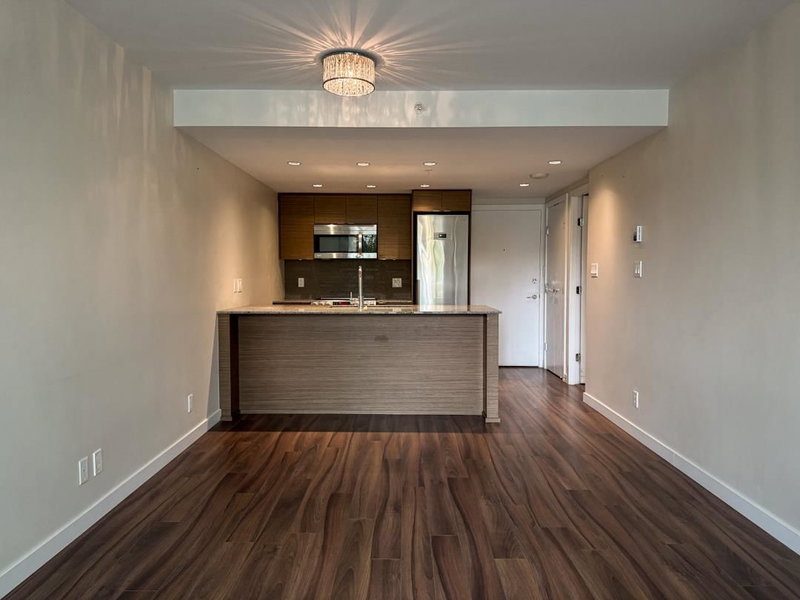 321 - 135 17th Street E