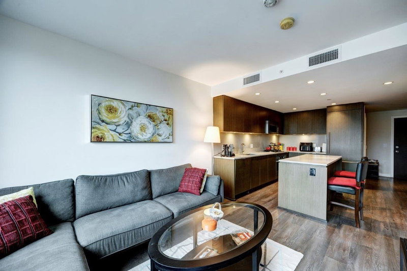 908 - 125 14th Street E