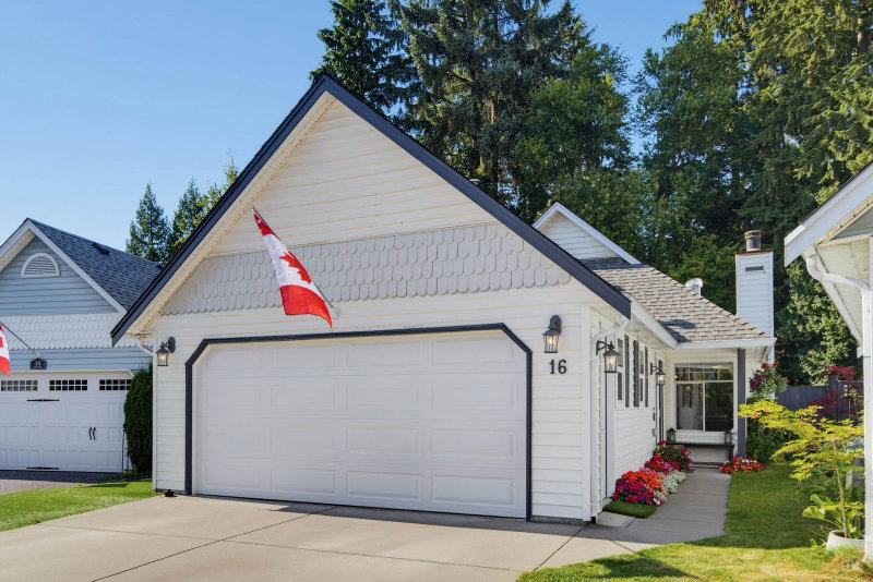16 - 2865 Glen Drive
