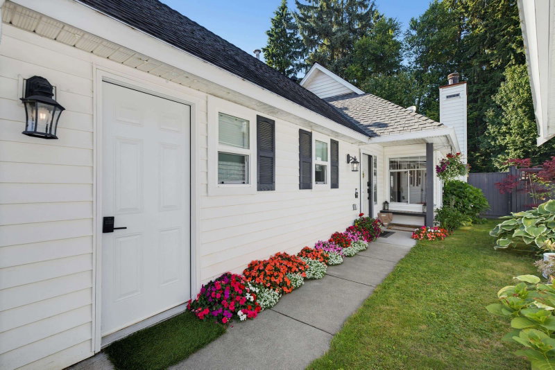 16 - 2865 Glen Drive