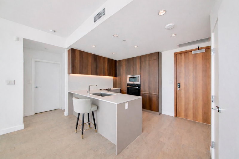 604 - 6622 Pearson Way
