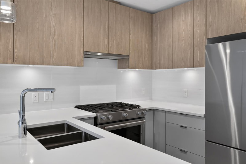 210 - 108 8th Street E