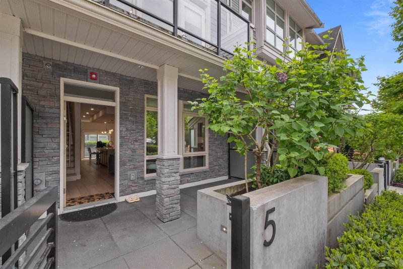 5 - 115 Queens Road W