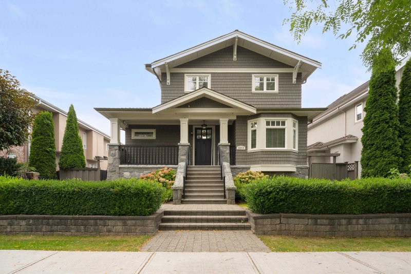 3955 Dundas Street