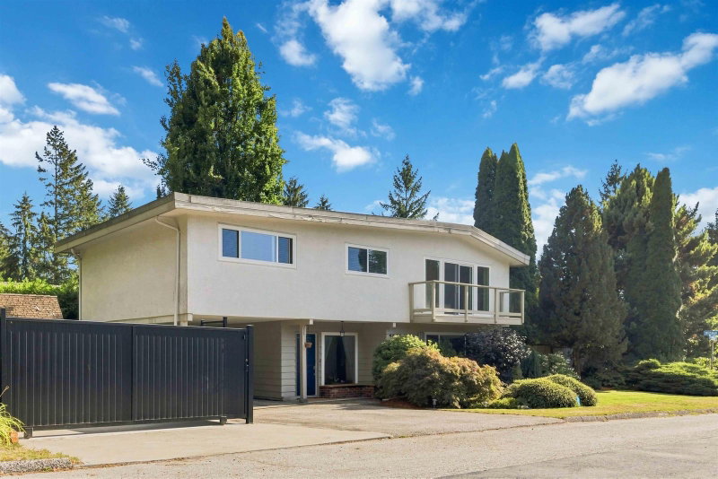 2285 Tompkins Crescent