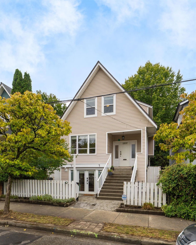 2537 Woodland Drive
