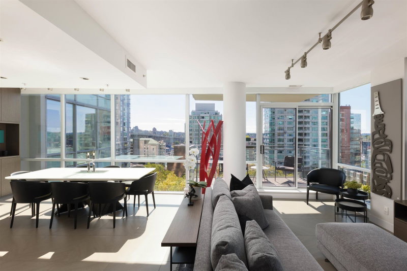 805 - 1455 Howe Street