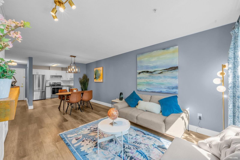105 - 2558 Parkview Lane