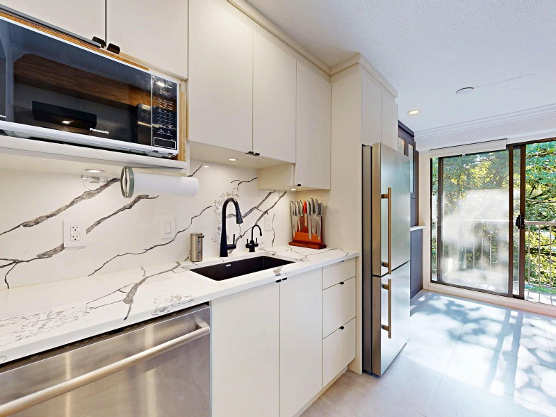 204 - 252 2nd Street W