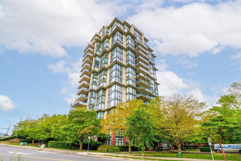 402 - 11 E Royal Avenue