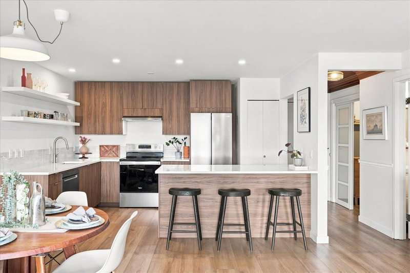 207 - 236 2nd Street W