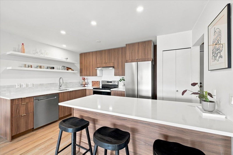 207 - 236 2nd Street W
