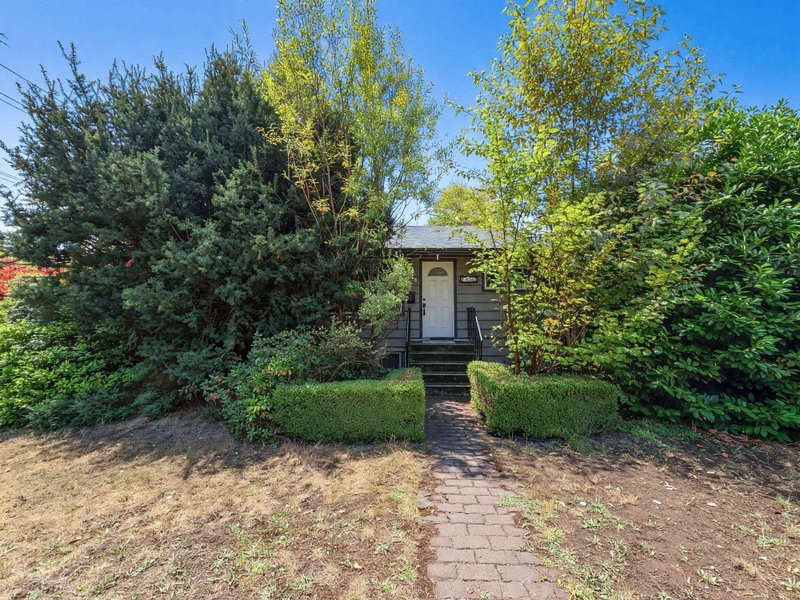 2155 Mohawk Avenue