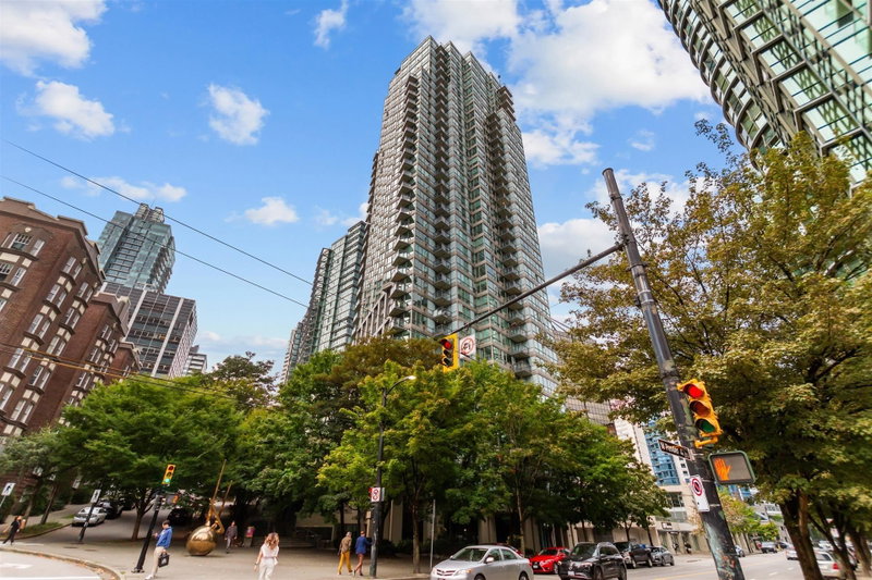 2206 - 1328 Pender Street W