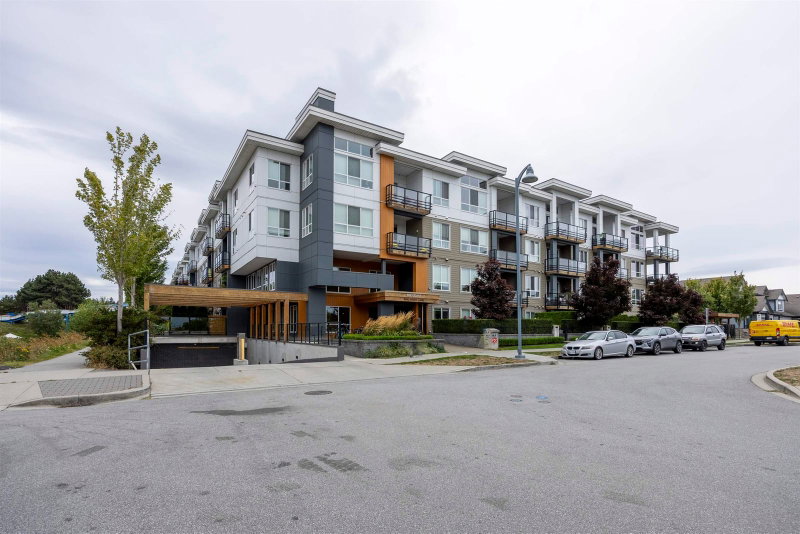 417 - 4690 Hawk Lane