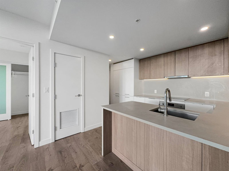 24xx - 13318 104 Avenue