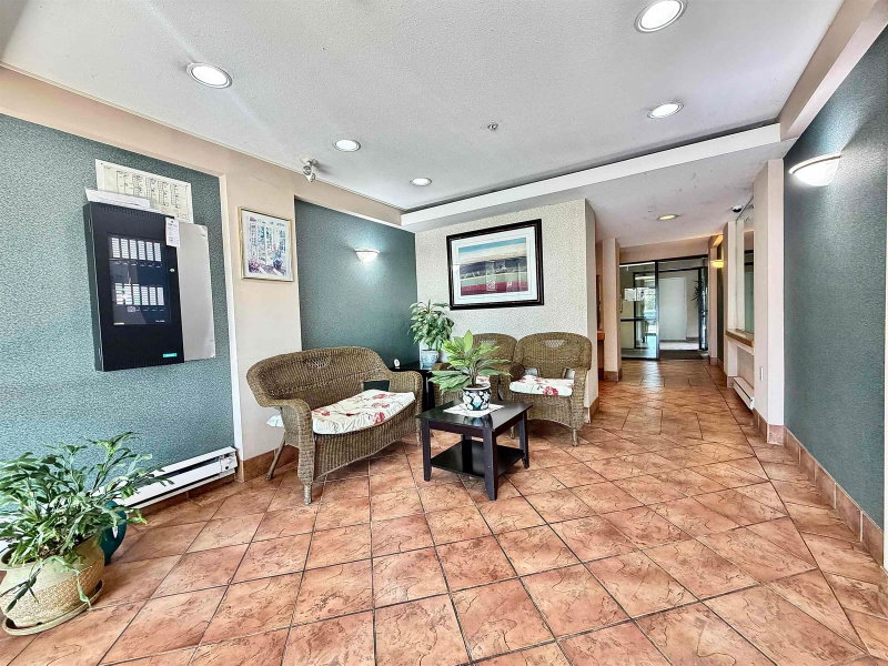 309 - 2677 E Broadway