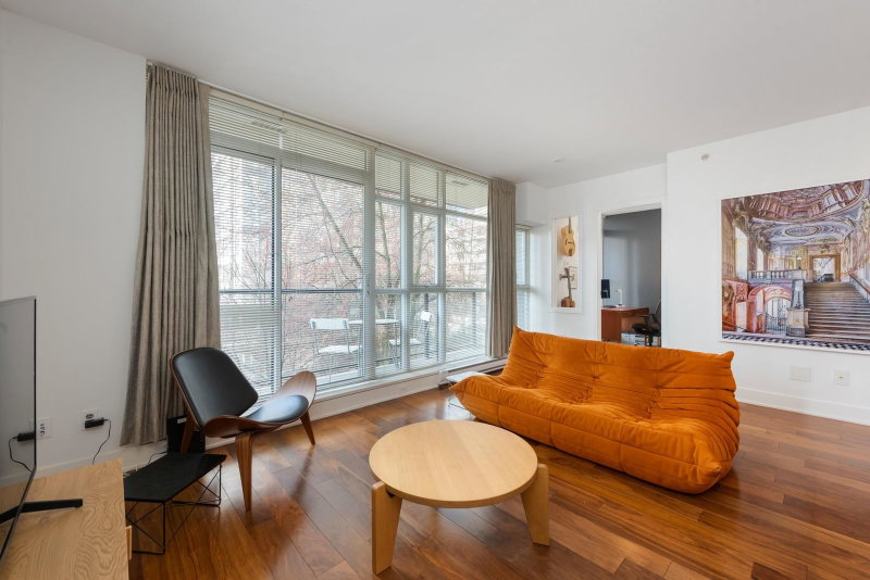303 - 988 Richards Street