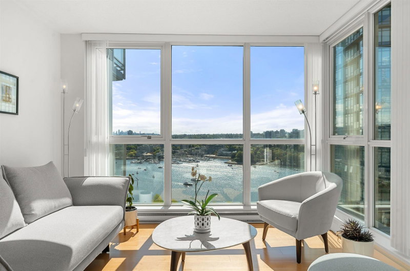 2002 - 1408 Strathmore Mews