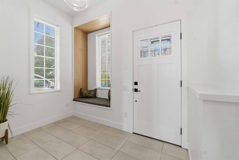 9 - 3552 Victoria Drive