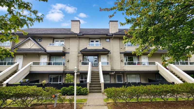 203 - 3938 Albert Street