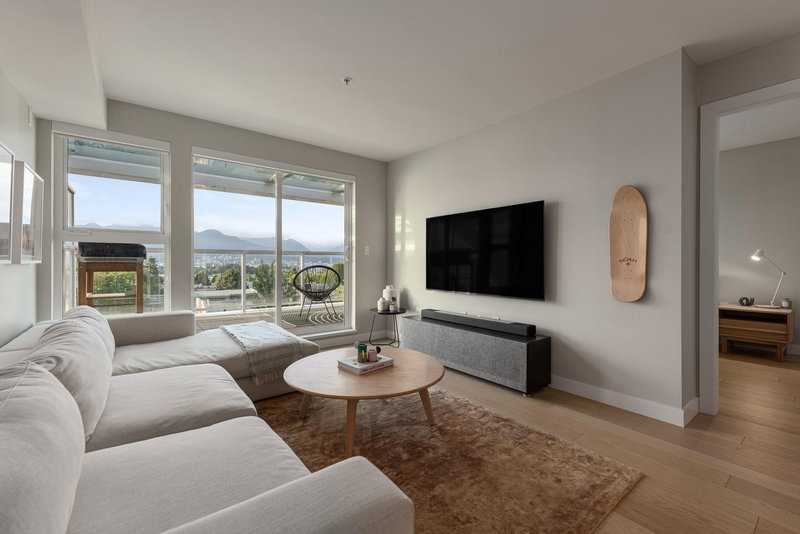 406 - 2508 Fraser Street