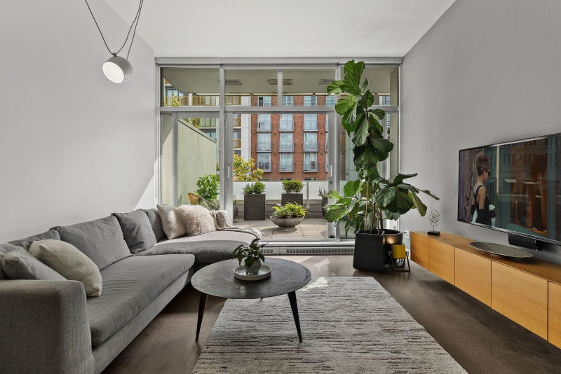 409 - 53 Hastings Street W
