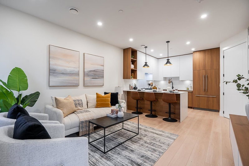 3 - 3638 Normandy Drive